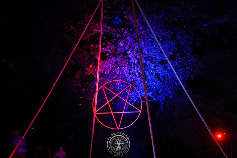 Aerial pentagram at Flowstorm