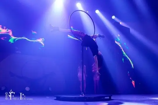 Lollipop lyra on stage