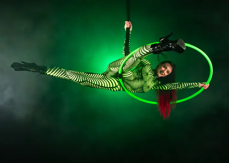 Split in the aerial hoop